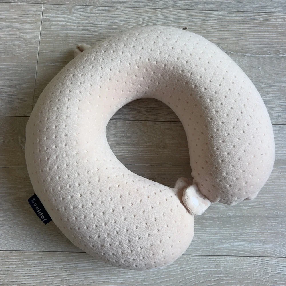 Gosider Plush‎ Travel Neck Pillow Cream Beige Snap Closure Ergonomic Support